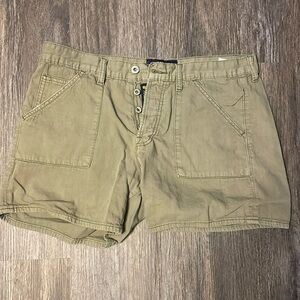 Lucky Brand, women’s 10/30 boyfriend shorts - military green. No tears,